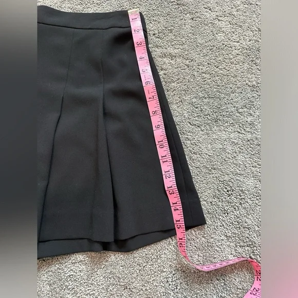 Alice + Olivia Mini Pleated shorts - Picture 4 of 8